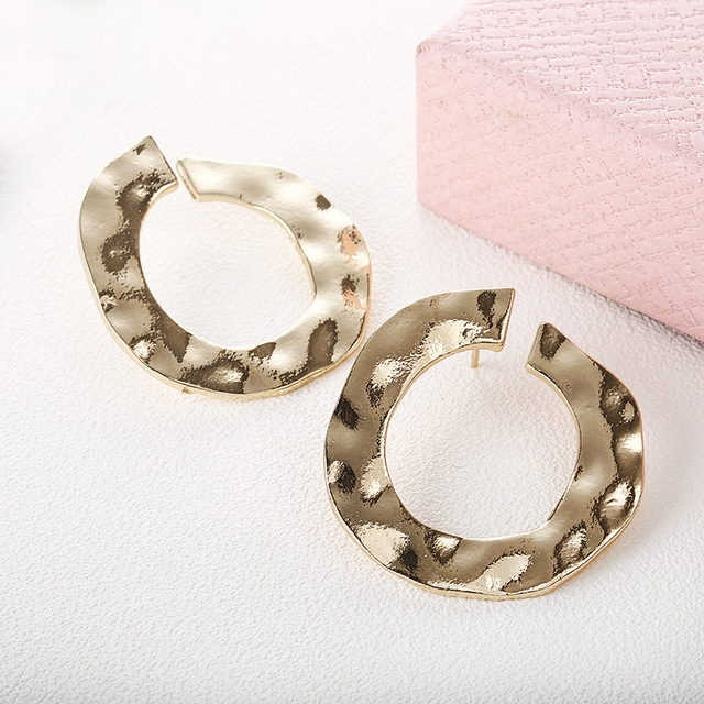 

Female Simple Irregular Geometric Circle Earrings(Gold)