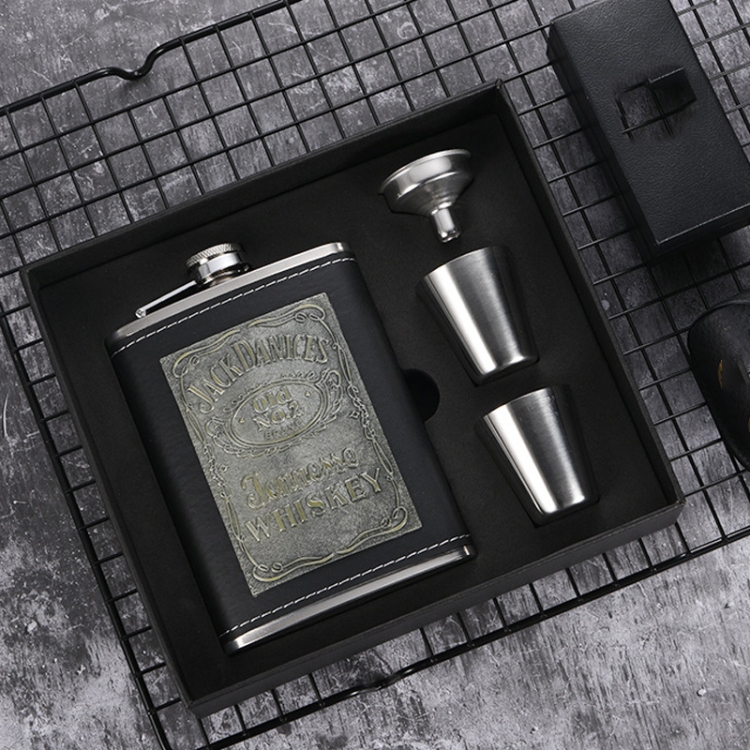 

Portable Stainless Steel Hip Flask Set With Wine Glass Funnel, Style: 8OZ New Jack Patch Core