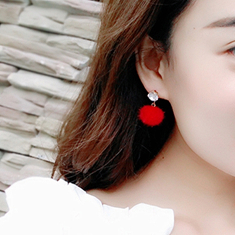 

Short Paragraph Wild Simple Hair Ball Earrings(red)