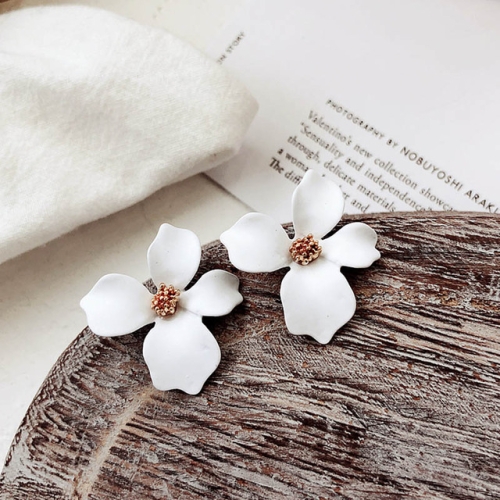 

Ladies Cute Spray Paint Metal Flower Stud Earrings(White)