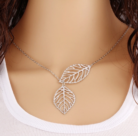 

Fashion Jewelry Simple Personality Wild Temperament 2 Leaf Necklace Female Jewelry Necklace(Silver)