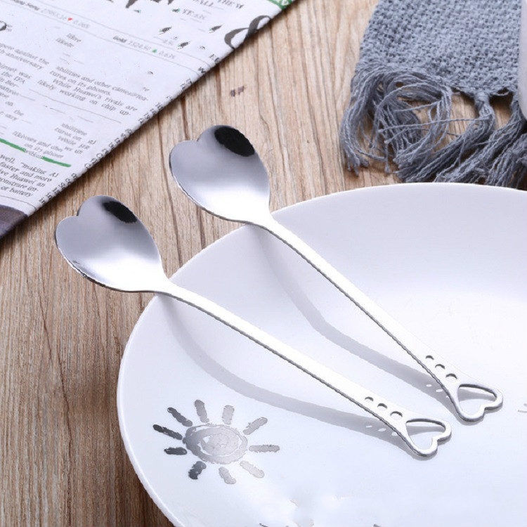 

2 PCS Stainless Steel Spoon Portable Metal Coffee Teaspoon Creative Love Heart Shaped Wedding Party Gift Dinnerware, Color:Silver Porous Love