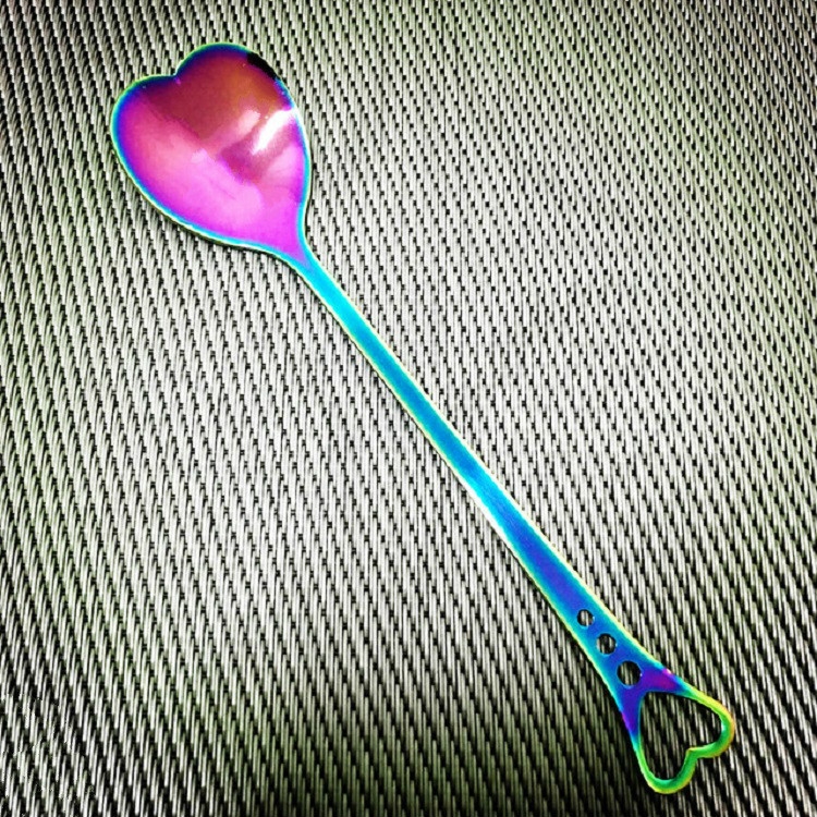 

2 PCS Stainless Steel Spoon Portable Metal Coffee Teaspoon Creative Love Heart Shaped Wedding Party Gift Dinnerware, Color:Colorful Porous Love