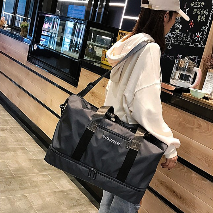 

Dry and Wet Separating Shoulder Travel Bag Leisure Sport Handbag with Shoes Socket (Black)