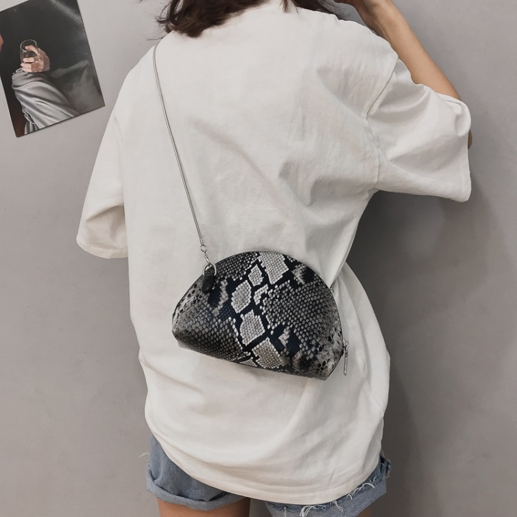

Python Skin Double Zipper Ladies Messenger Bag Shoulder Bag Chain Small Bag Shell Bag (Black)