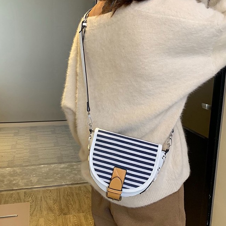 

Stripe PU Leather Single Shoulder Bag Ladies Handbag Messenger Bag (White)