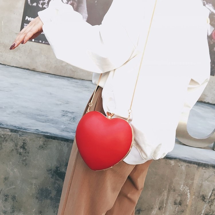 

Heart Shaped Chain Single Shoulder Bag Ladies Handbag Messenger Bag (Color:Red Size:PU)