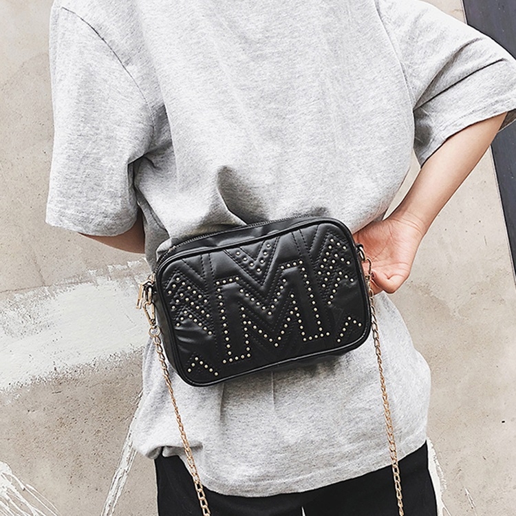 

Rivet PU Leather Chain Single Shoulder Bag Waist Bag Messenger Bag (Black)