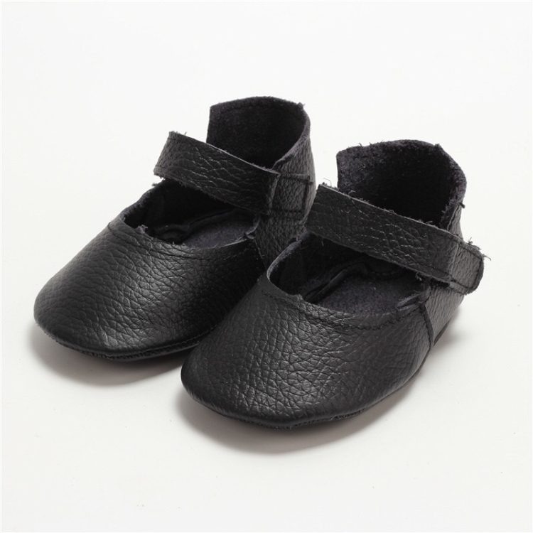 

Lightweight Non-slip Wearable Baby Toddler Shoes (Color:Black Size:12cm)