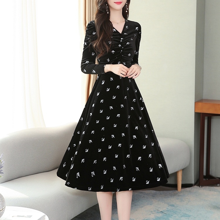 

Swan Temperament Velvet Dress (Color:Black Size:S)