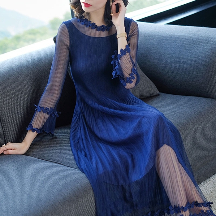 

Temperament Lace Embroidered Long-sleeved Dress (Color:Blue Size:One size)