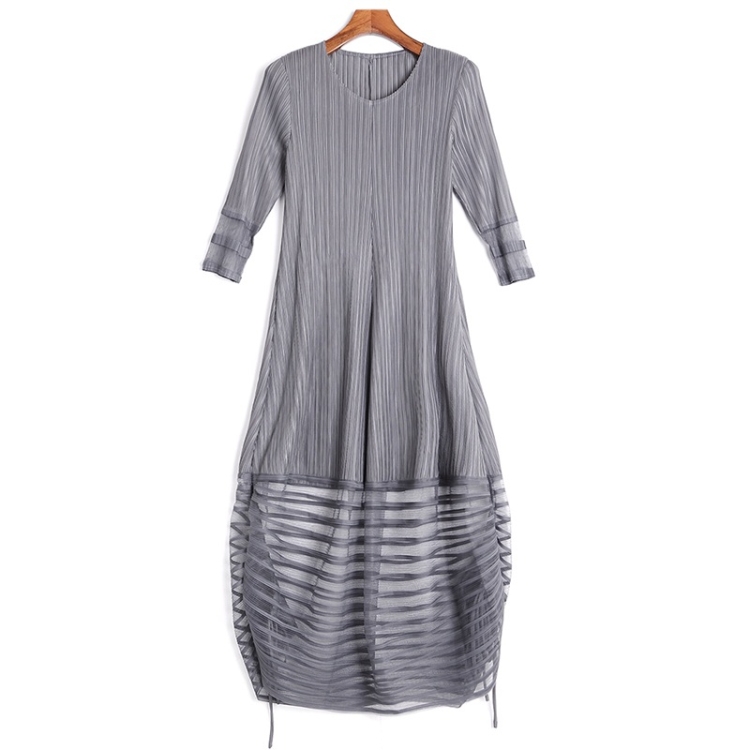 

Loose Temperament Long Sections Pleated Dress (Color:Grey Size:One Size)