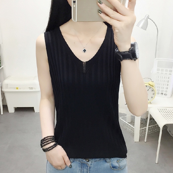

Loose Sleeveless Bottoming Shirt Ice Silk Knitted Vest(Color:Black Size:Free Size)