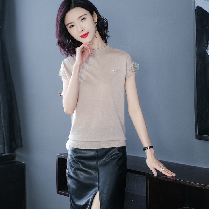 

Short-sleeved T-shirt Western Style Bottoming Shirt (Color:Beige Size:Free Size)