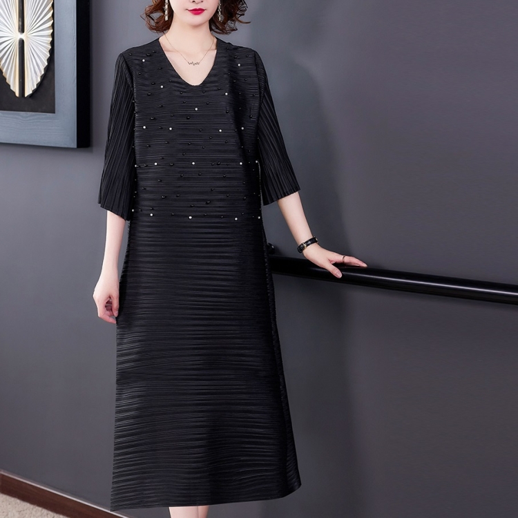 

Pleated Dress Spring And Summer New Loose Large Size Fashion Beaded Trumpet Sleeves Cover Belly A-line Skirt (Color:Black Size:Free Size)