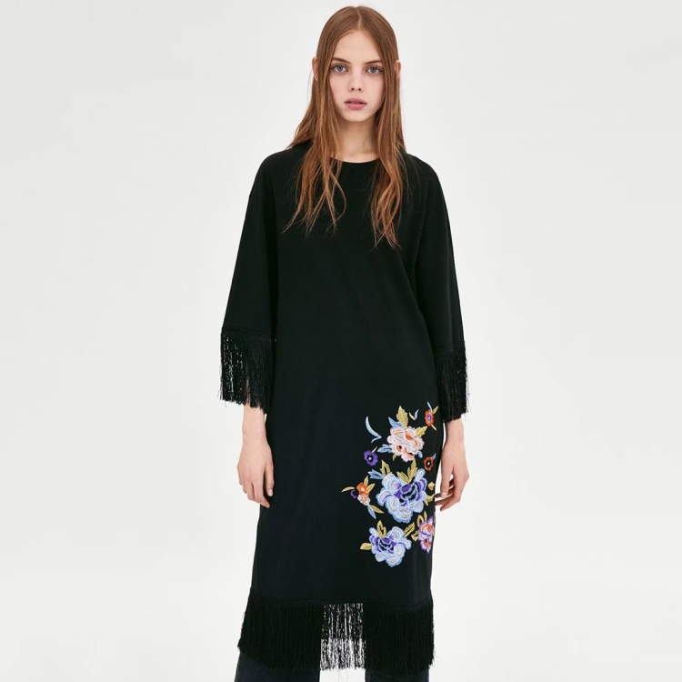 

Ethnic Print Embroidered Fringe Dress (Color:Black Size:S)