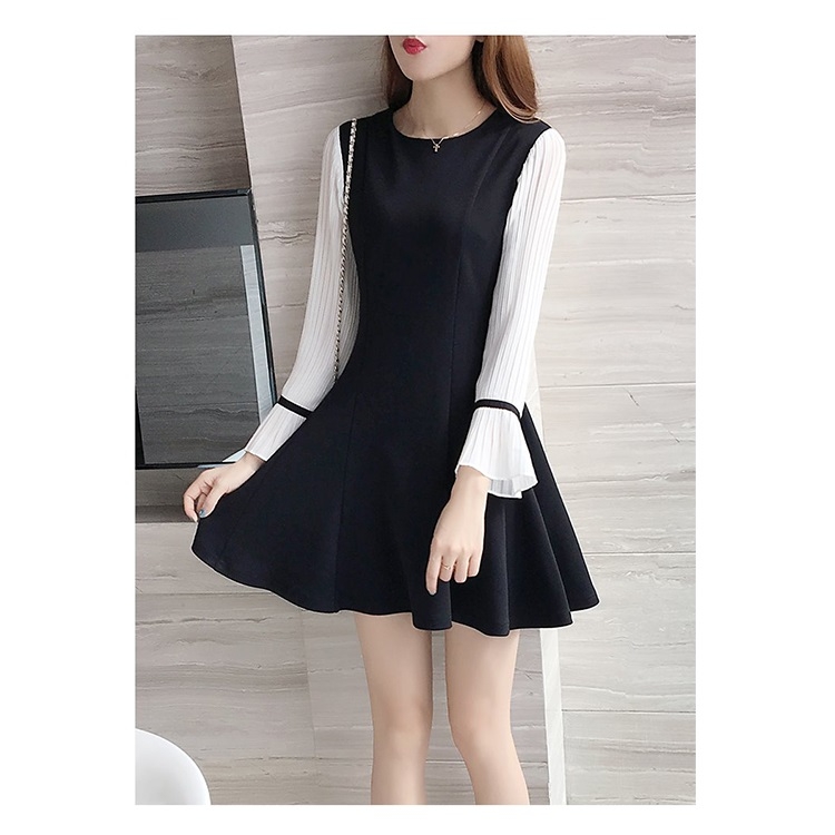 

Slim Slimming Flared Long Sleeve Dress (Black)