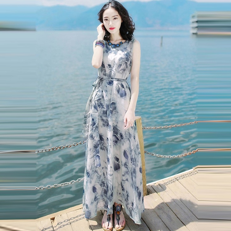 

Slim-fit Sleeveless Chiffon Dress (White)