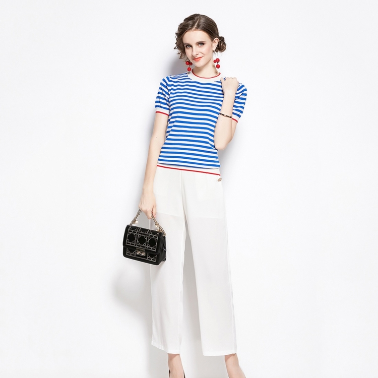 

Early Autumn Hit Color Blue And White Striped Ice Silk Sweater + White Nine-point Fall Wide-leg Pants (Color:White Size:L)