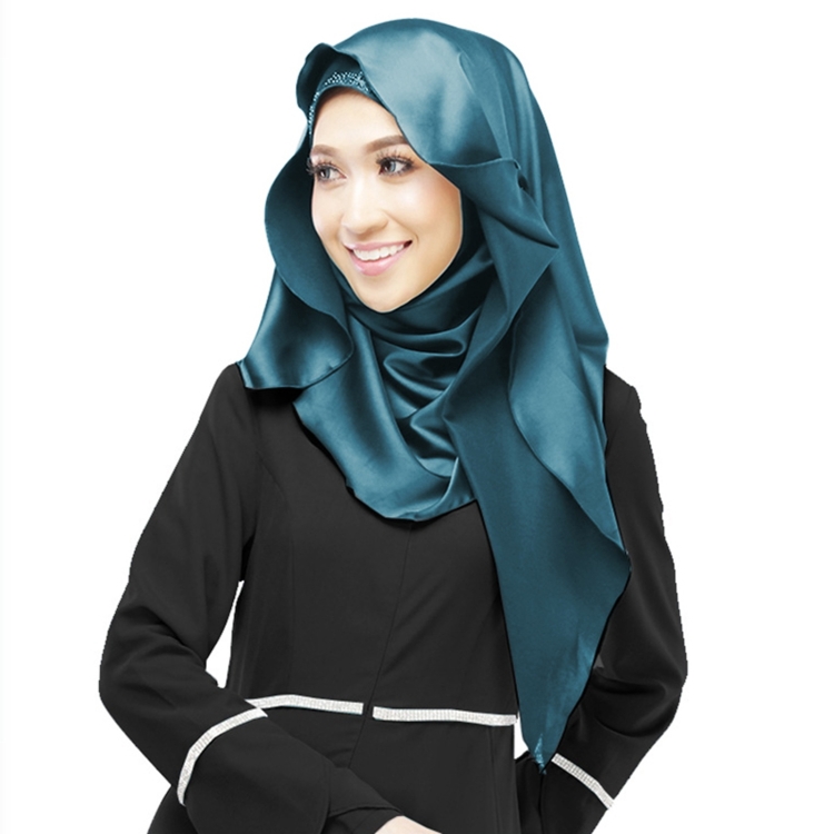 

Women Muslim Retro Nation Solid Color Satin Hijab Head Long Scarf (Color:Green Size:Free Size)