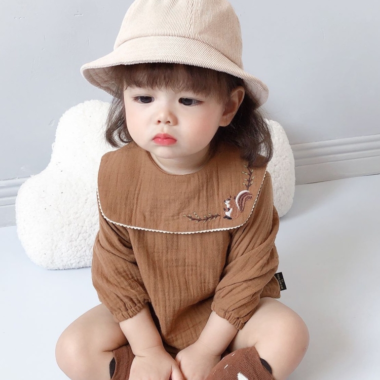 

Autumn Baby Squirrel Embroidered Pattern Cotton Triangle Romper (Color:Coffee Size:66cm)